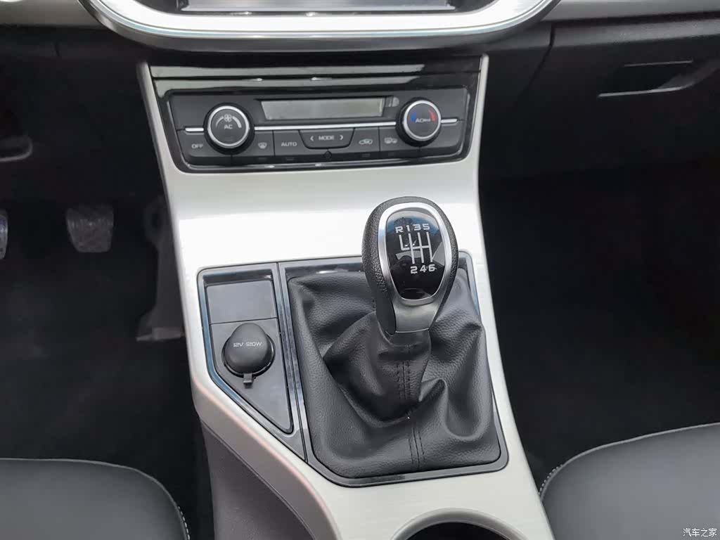 Geely Emgrand, 2017 13