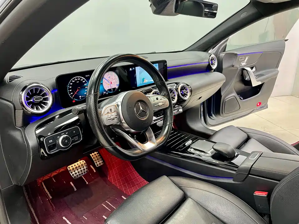 Mercedes-Benz CLA Mercedes-Benz CLA