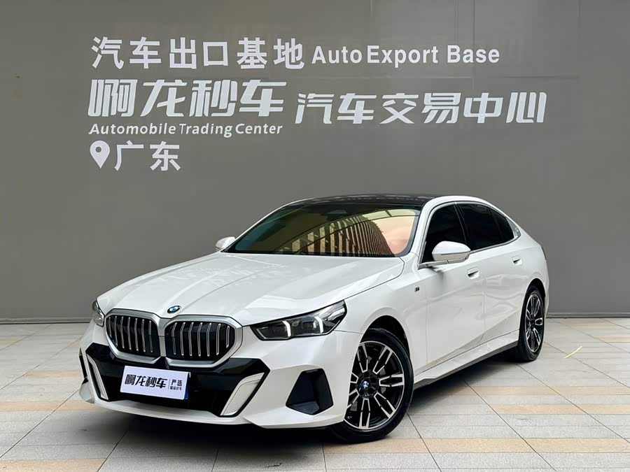 BMW 5 Series 2025, фото 1