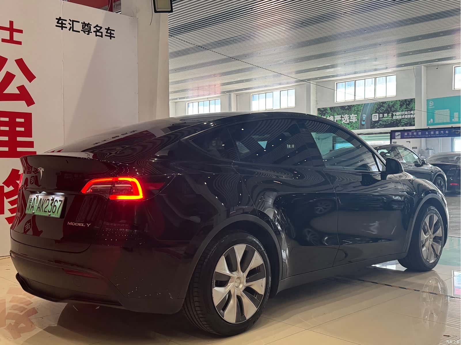 Tesla Model Y, 2023 4