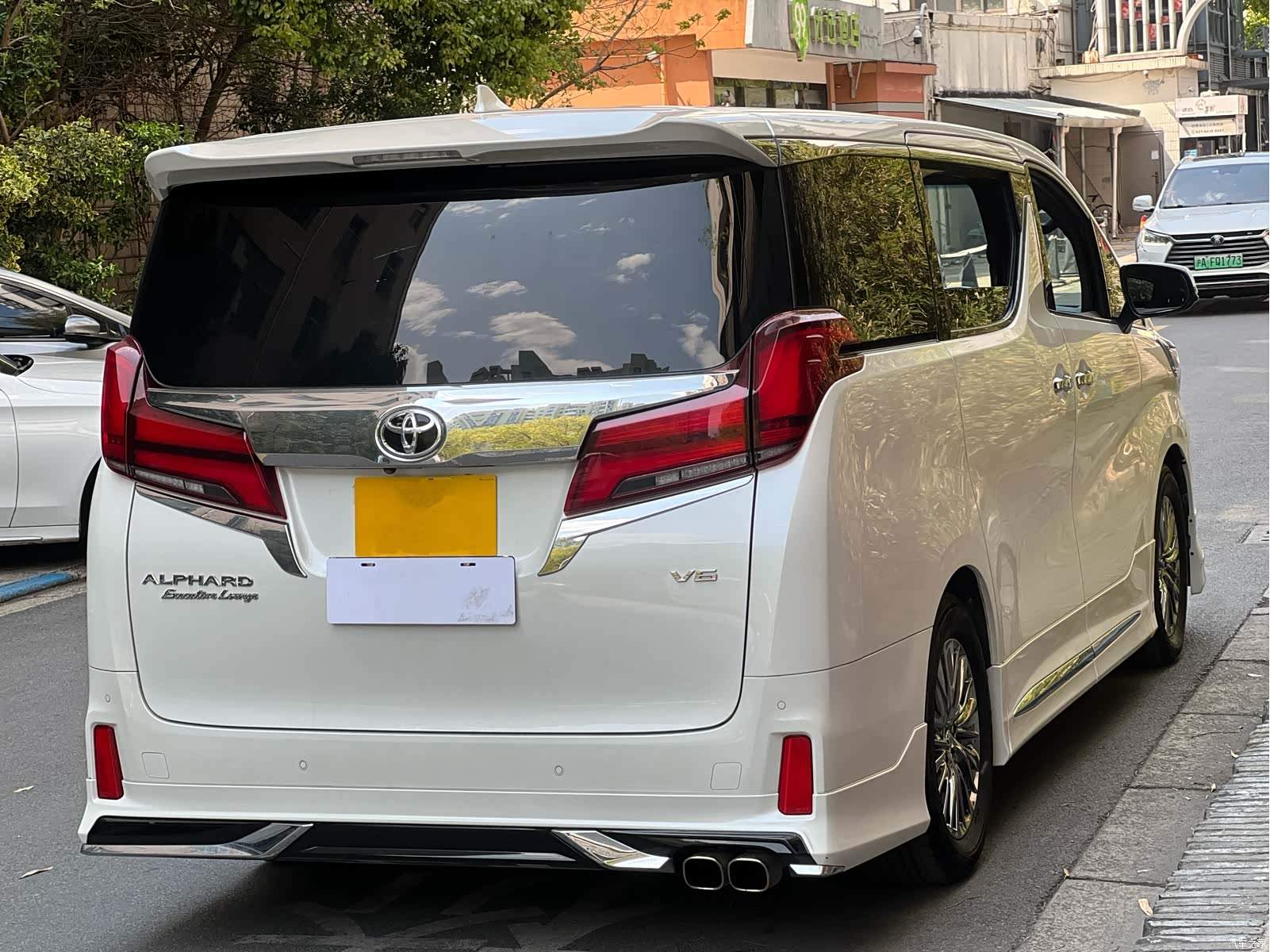 Toyota Alphard, 2025 6