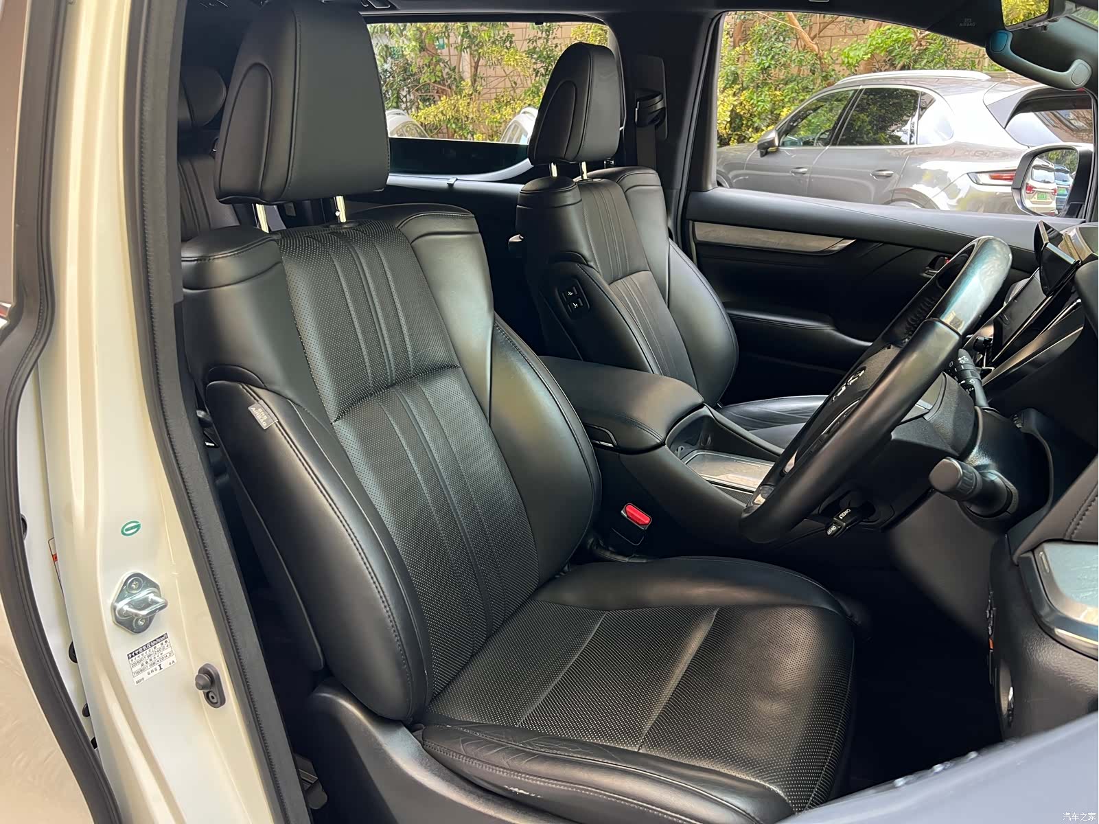 Toyota Alphard, 2025 26