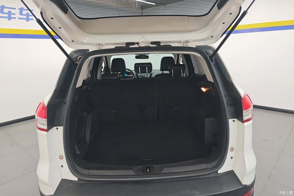 Ford Kuga, 2013 4