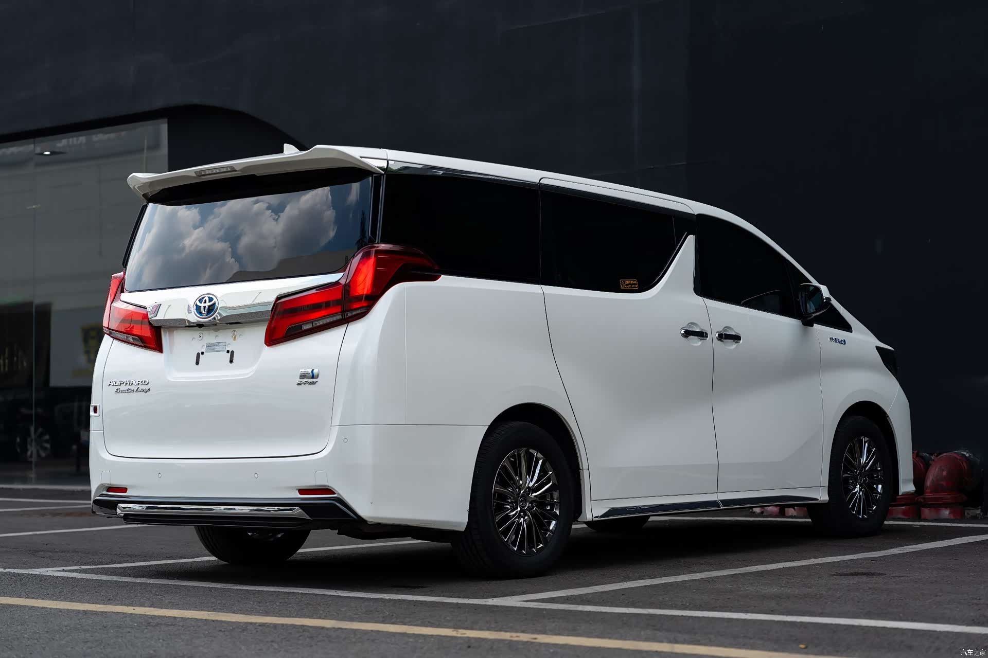 Toyota Alphard, 2022 12