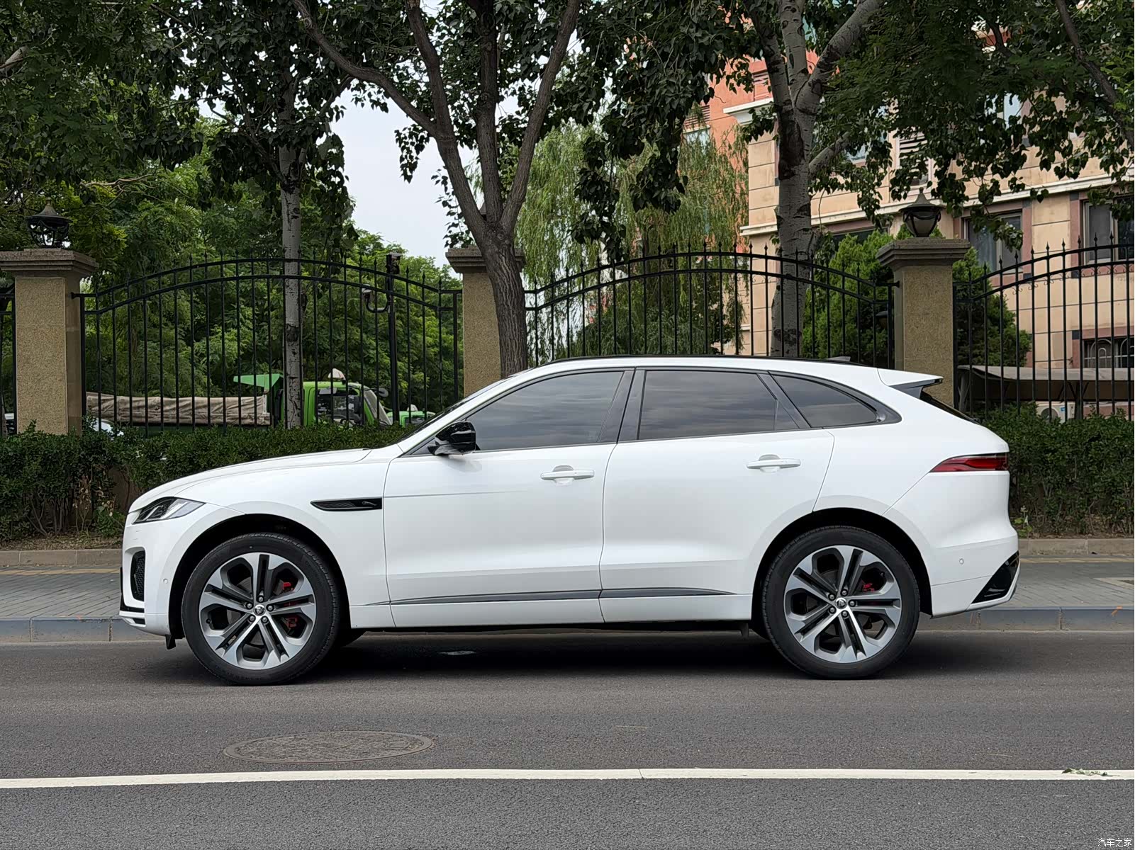 Jaguar F-PACE, 2024 3