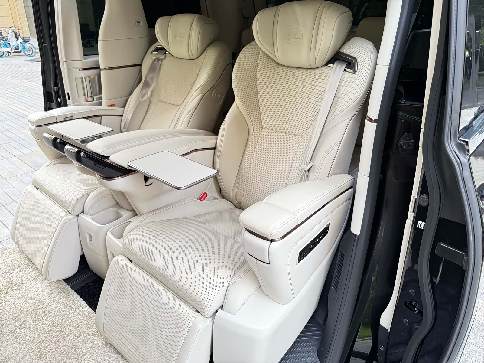 Lexus LM, 2024 10