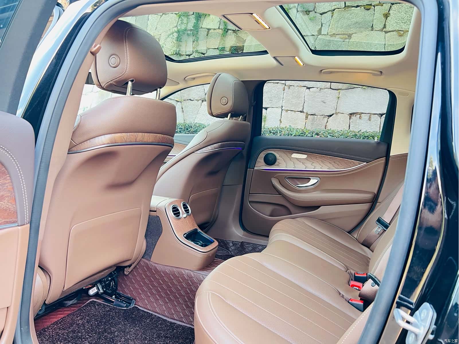 Mercedes-Benz E-Class, 2023 9