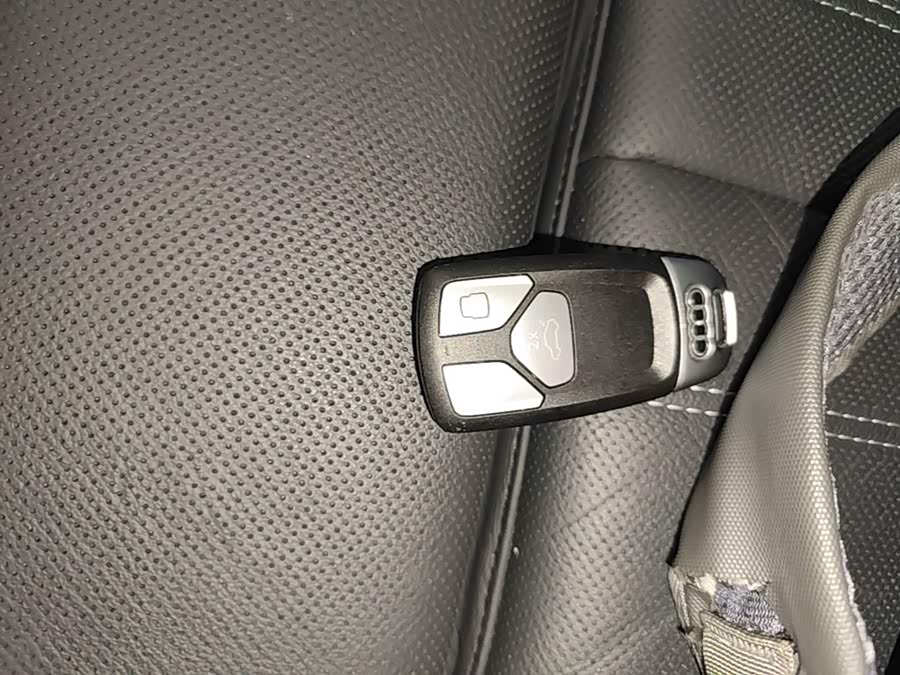 Audi A4L 2021, фото 9