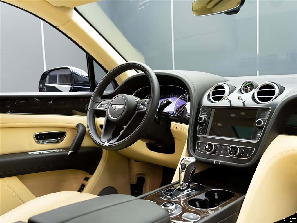 Bentley Bentayga, 2020 19