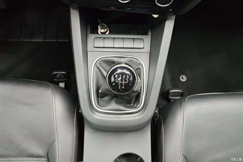 Volkswagen Sagitar, 2014 16