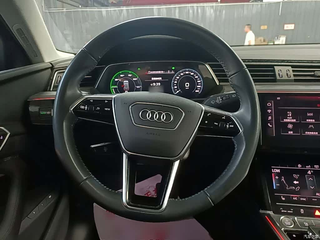 Audi e-tron, 2020 11