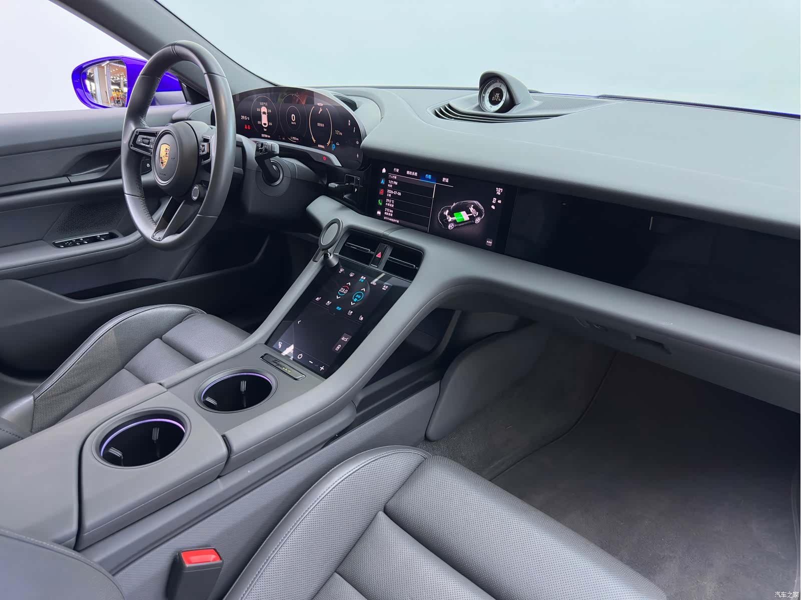 Porsche Taycan, 2023 14