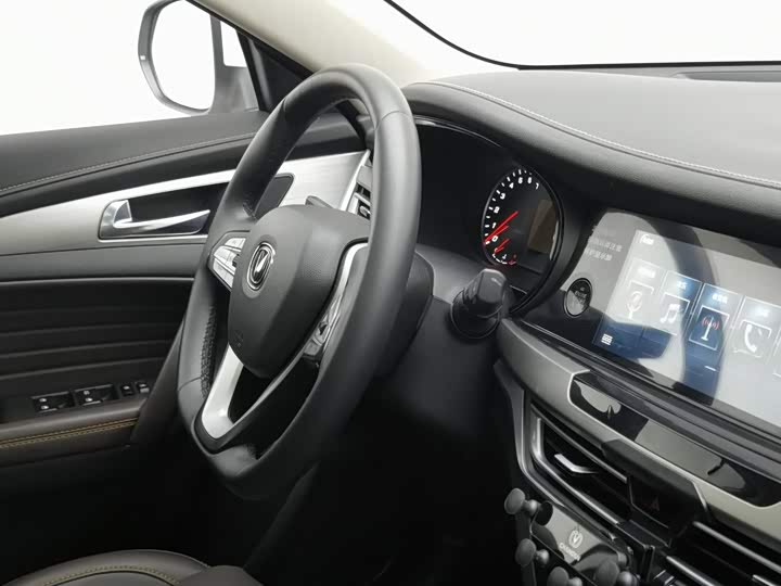 Changan CS35PLUS 2019 1.6L МКПП chang lian ban