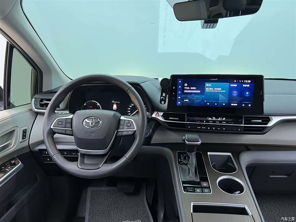 Toyota Granvia, 2024 27
