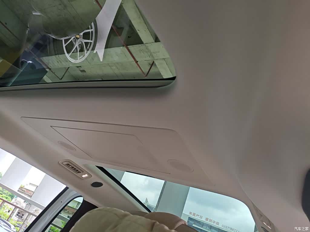 Li Auto MEGA, 2024 18
