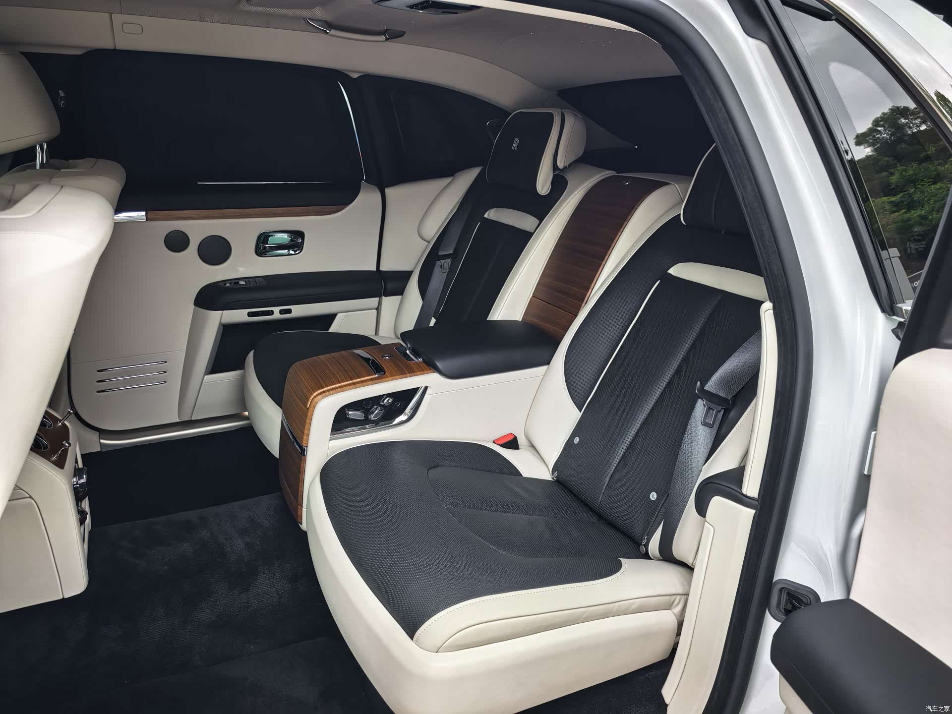Rolls-Royce Ghost, 2021 8