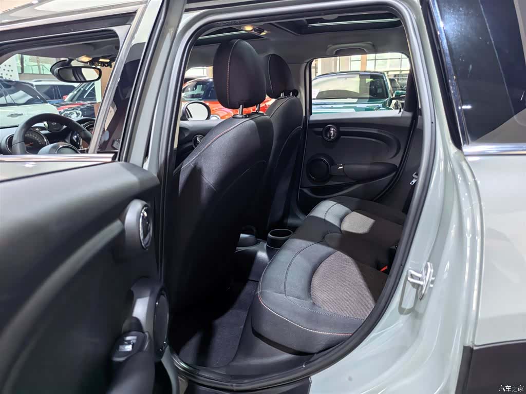 Mini ONE, 2021 14