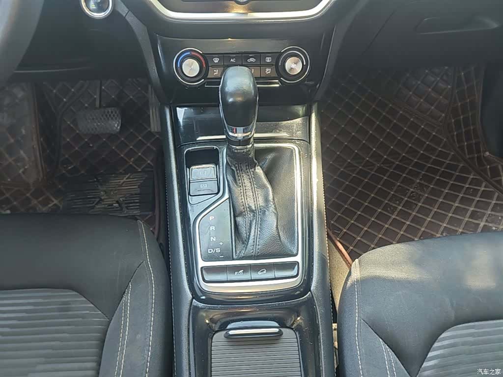 Roewe RX3, 2019 14