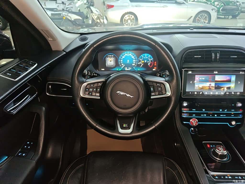 Jaguar F-PACE, 2017 11