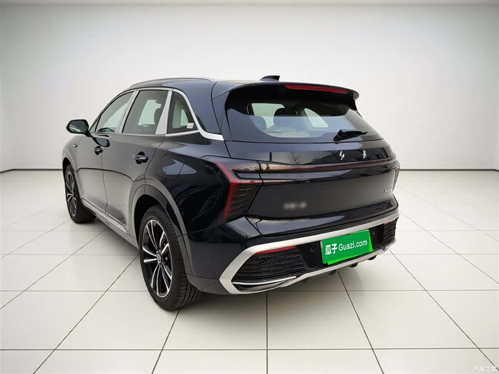 Hongqi HS3, 2025 24