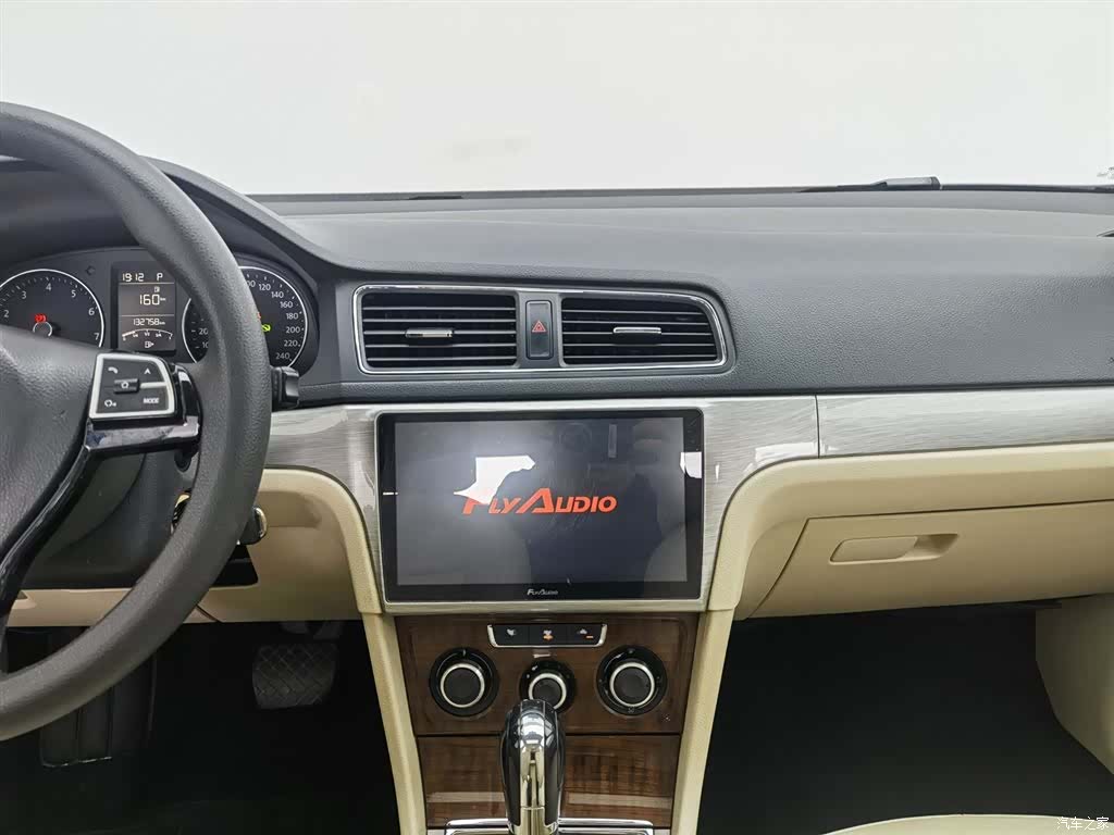 Volkswagen Lavida, 2013 12