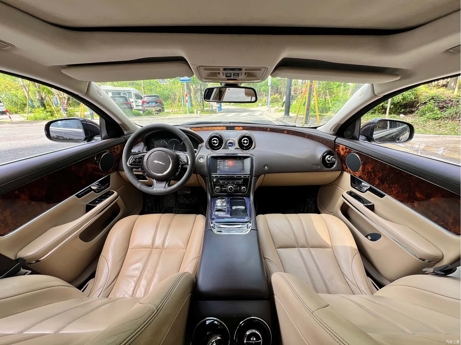 Jaguar XJ, 2011 10