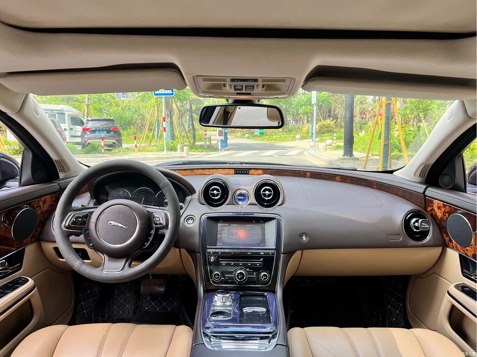 Jaguar XJ, 2011 11