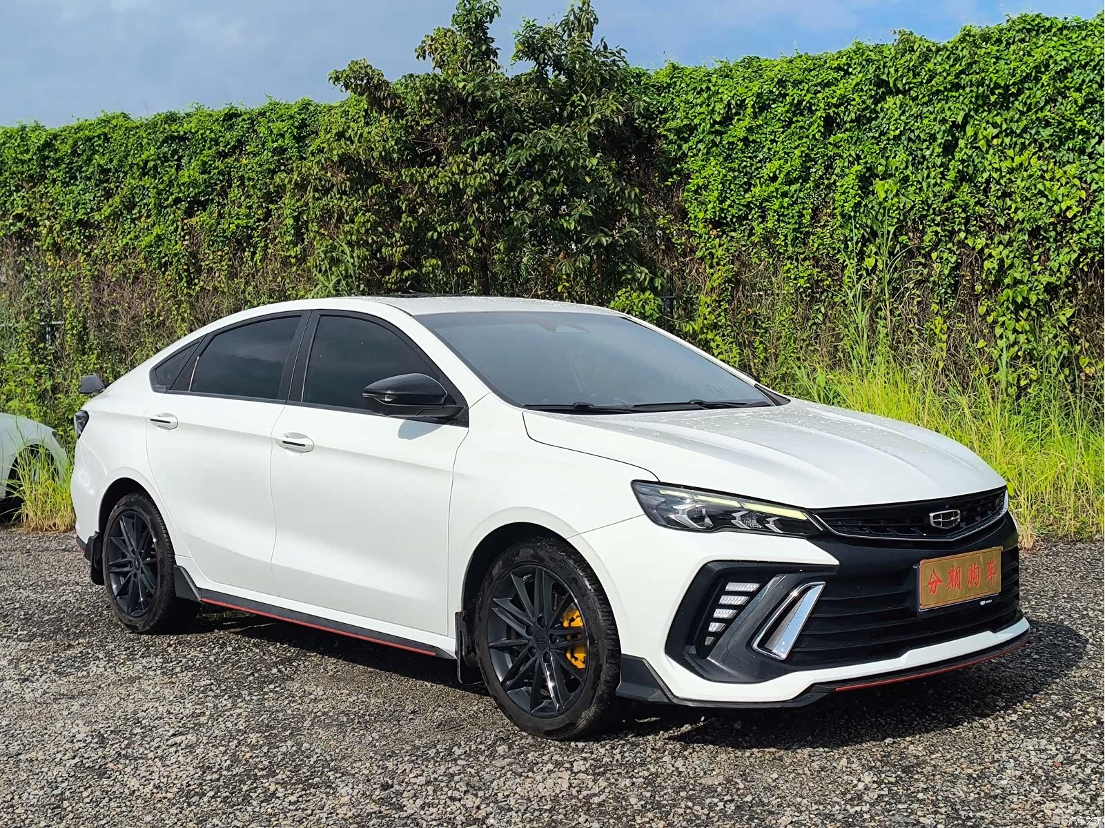 Geely Binray, 2022 3