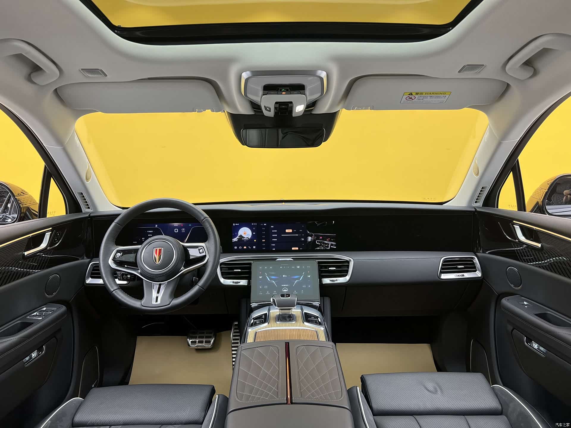 Hongqi E-HS9, 2023 13