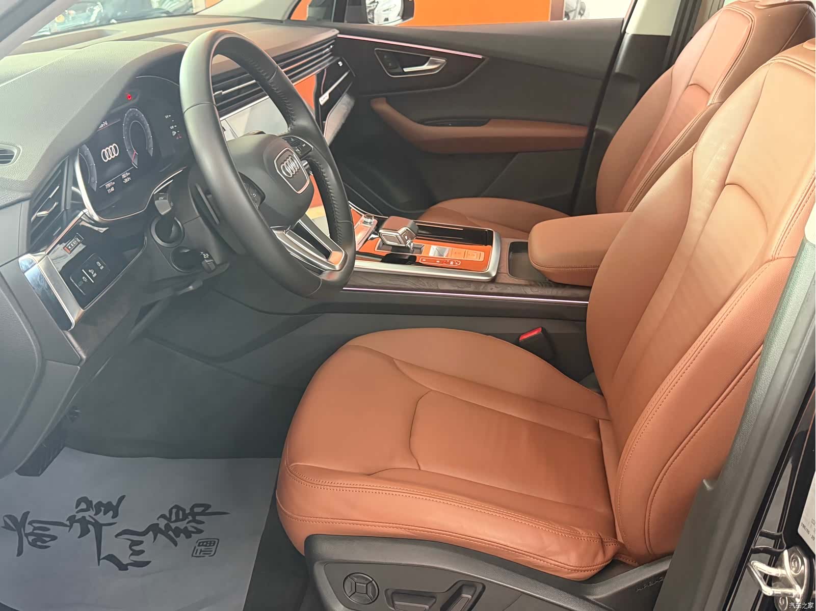 Audi Q7, 2020 все фото