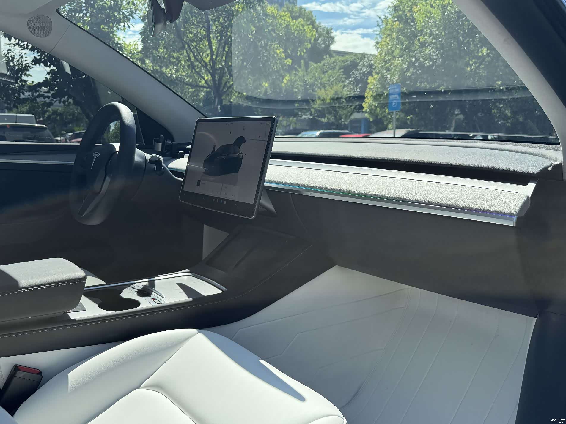 Tesla Model Y, 2024 16