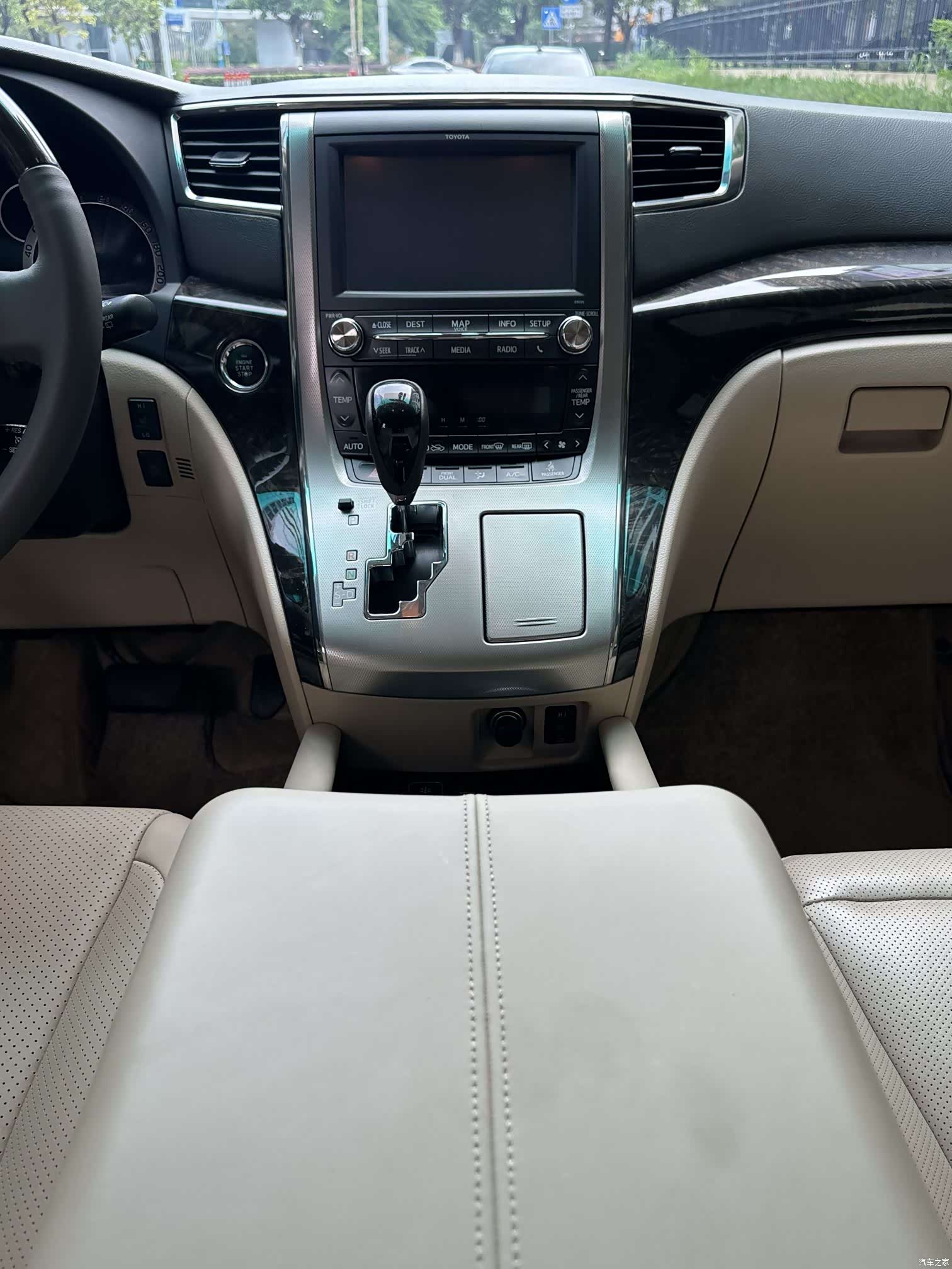 Toyota Alphard, 2014 7