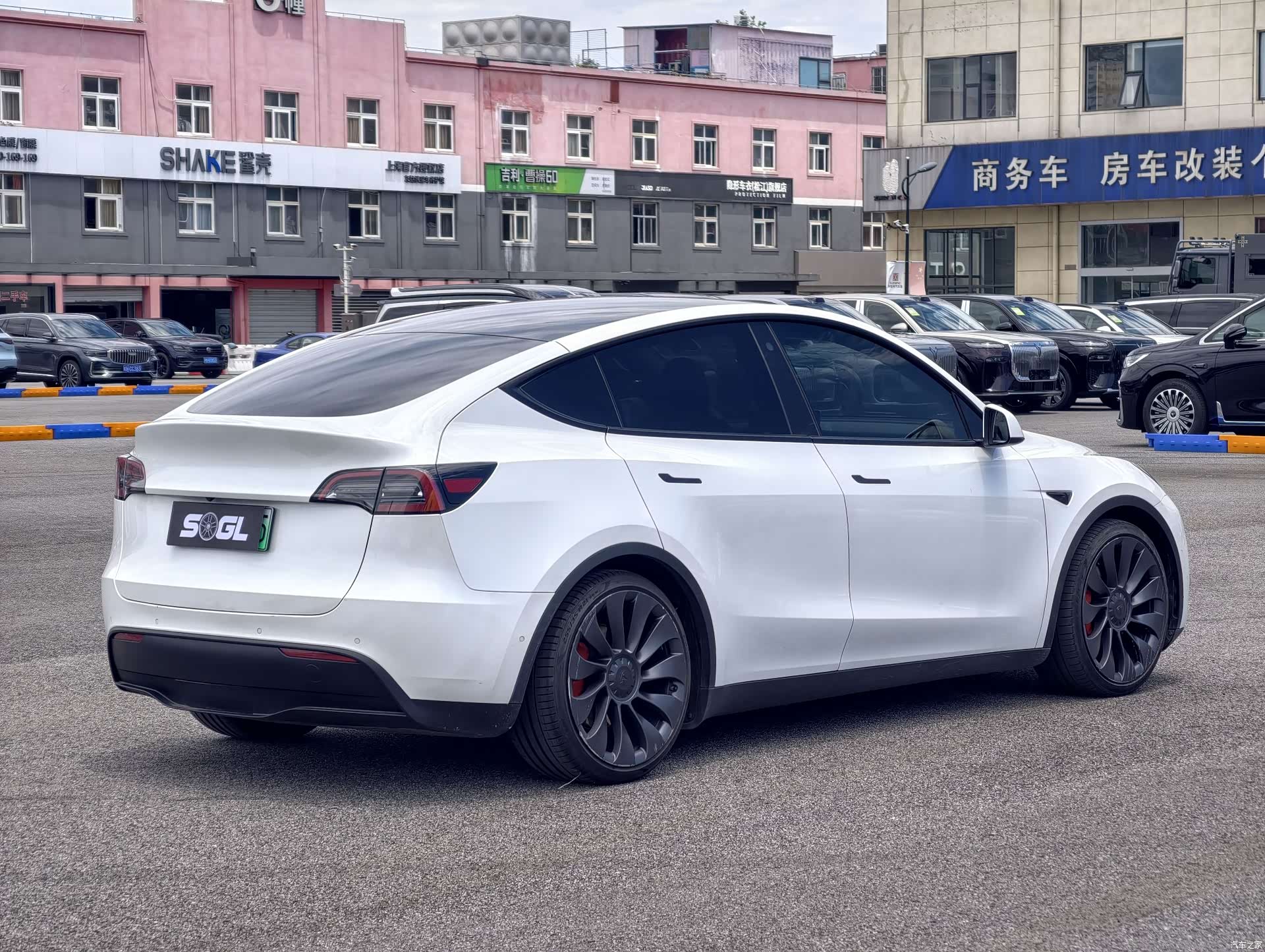 Tesla Model Y, 2023 15