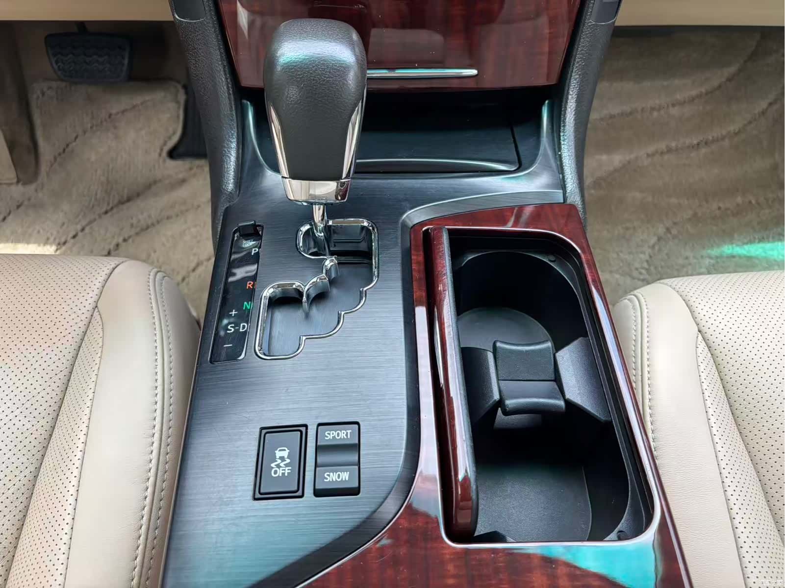 Toyota Crown, 2011 12
