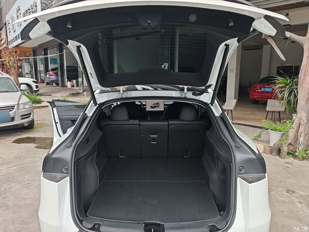 Tesla Model Y, 2025 15