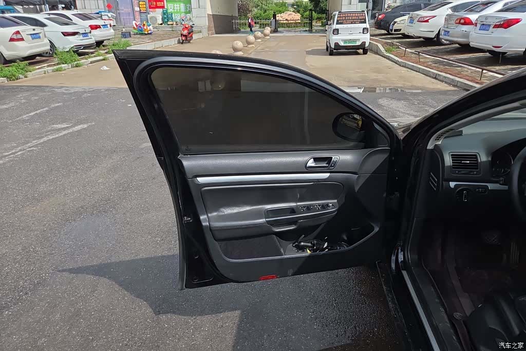 Volkswagen Sagitar, 2012 7