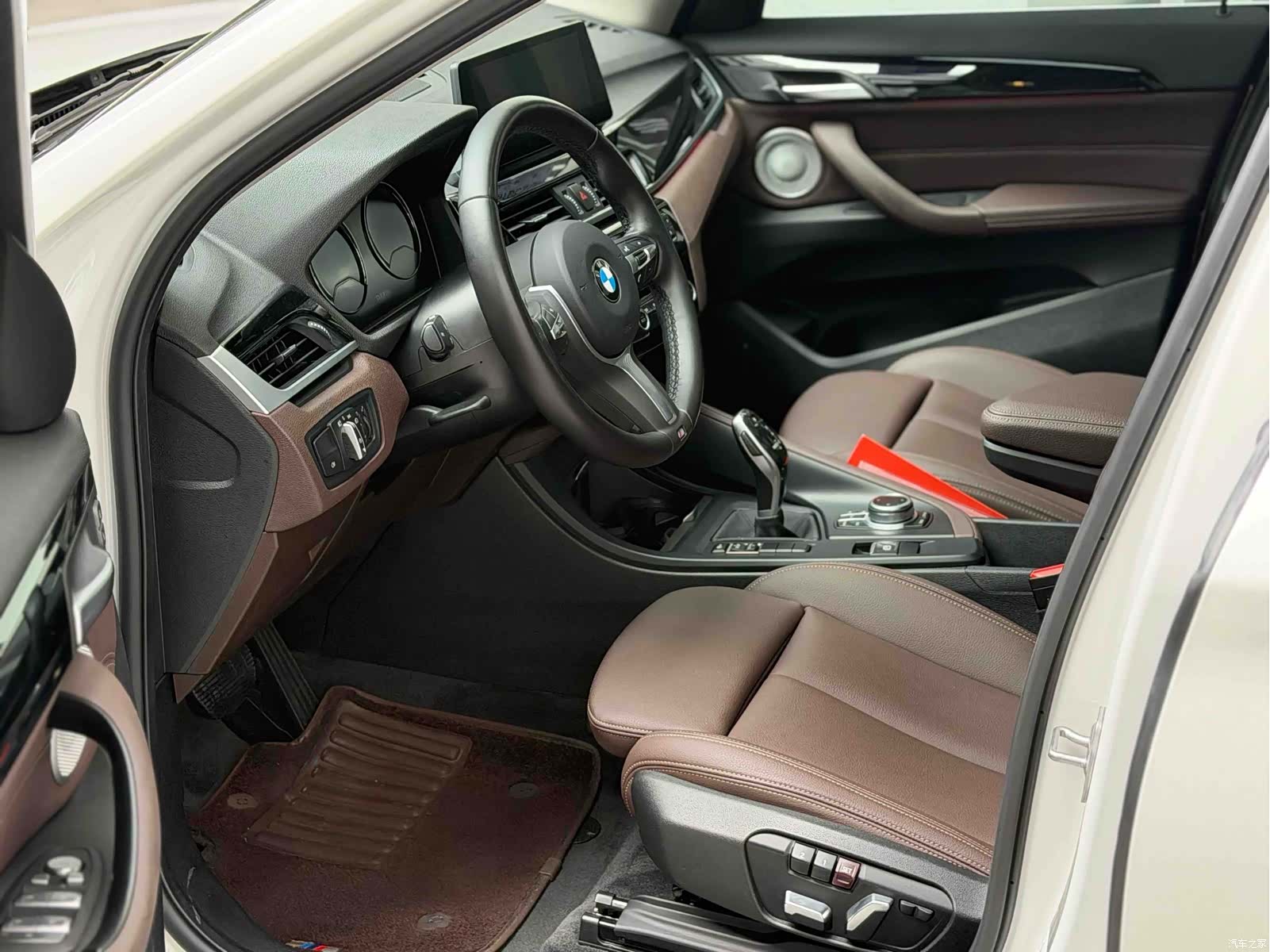 BMW X1, 2022 все фото