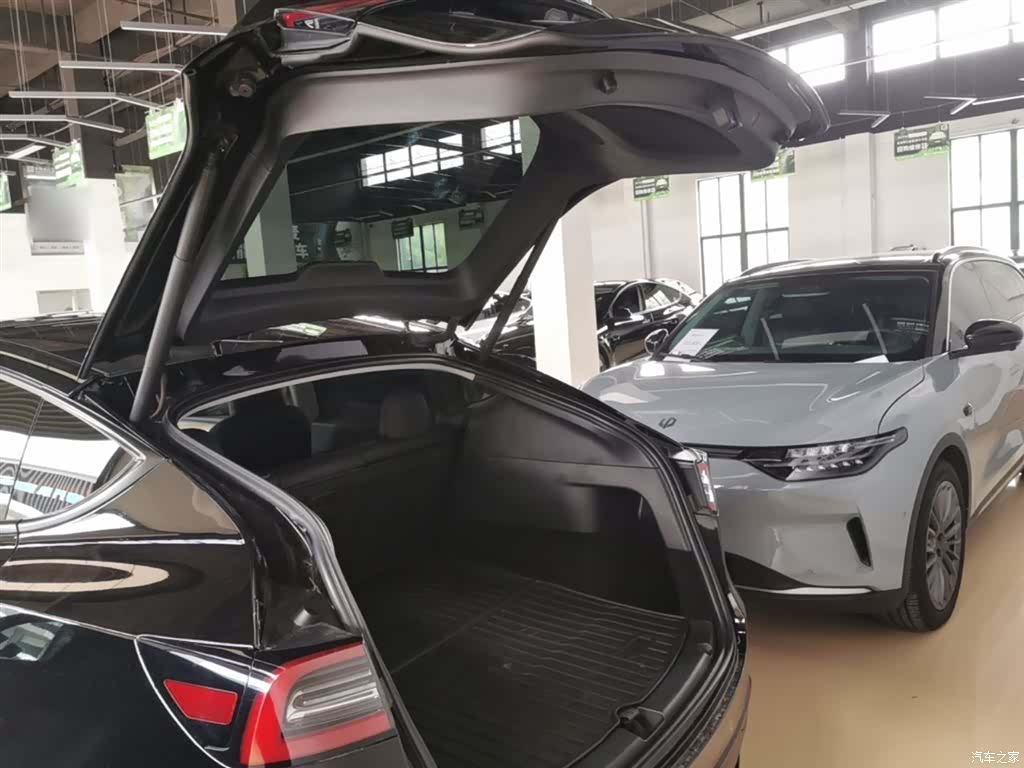 Tesla Model Y, 2023 19