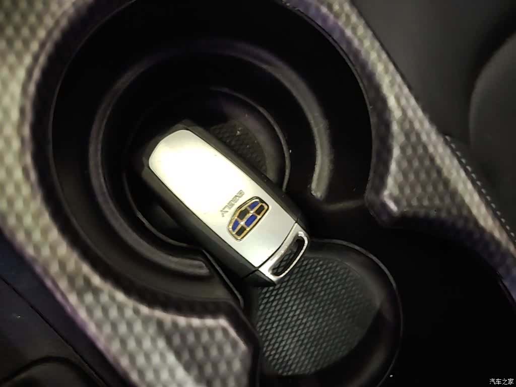 Geely Emgrand, 2017 9