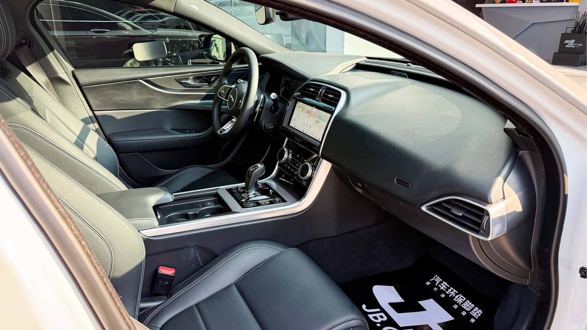 Land Rover XEL, 2020 10