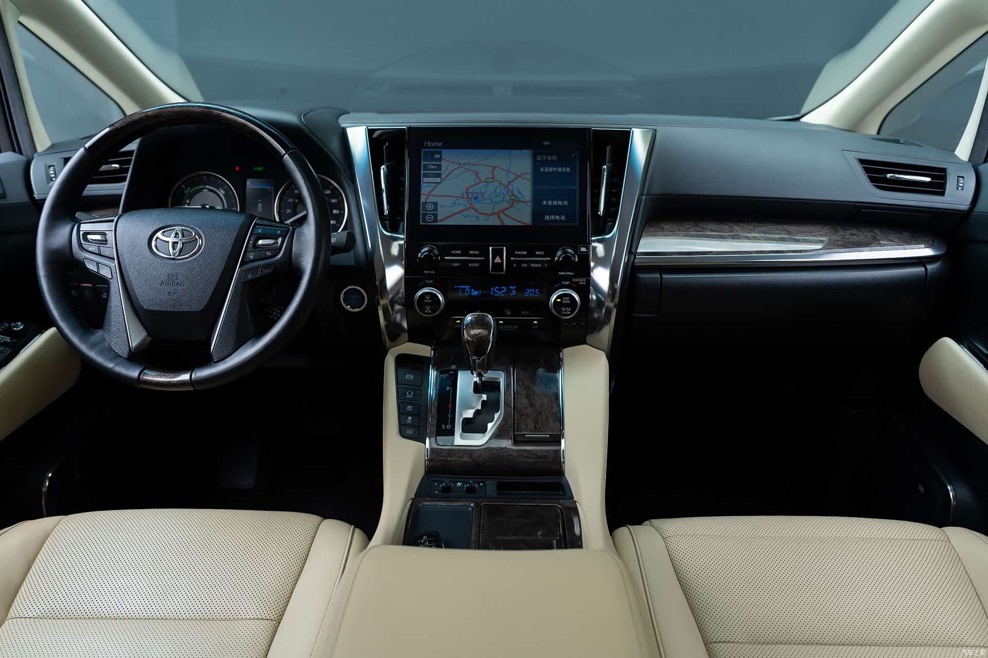 Toyota Vellfire, 2022 10