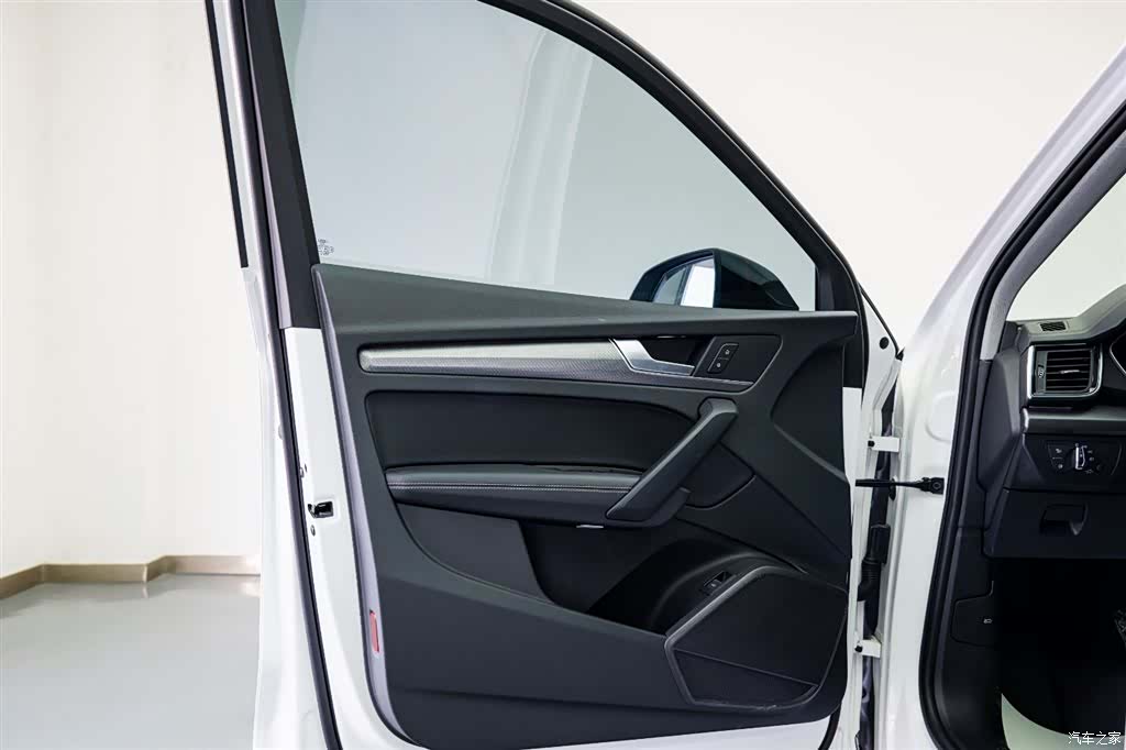 Audi Q5L, 2022 10