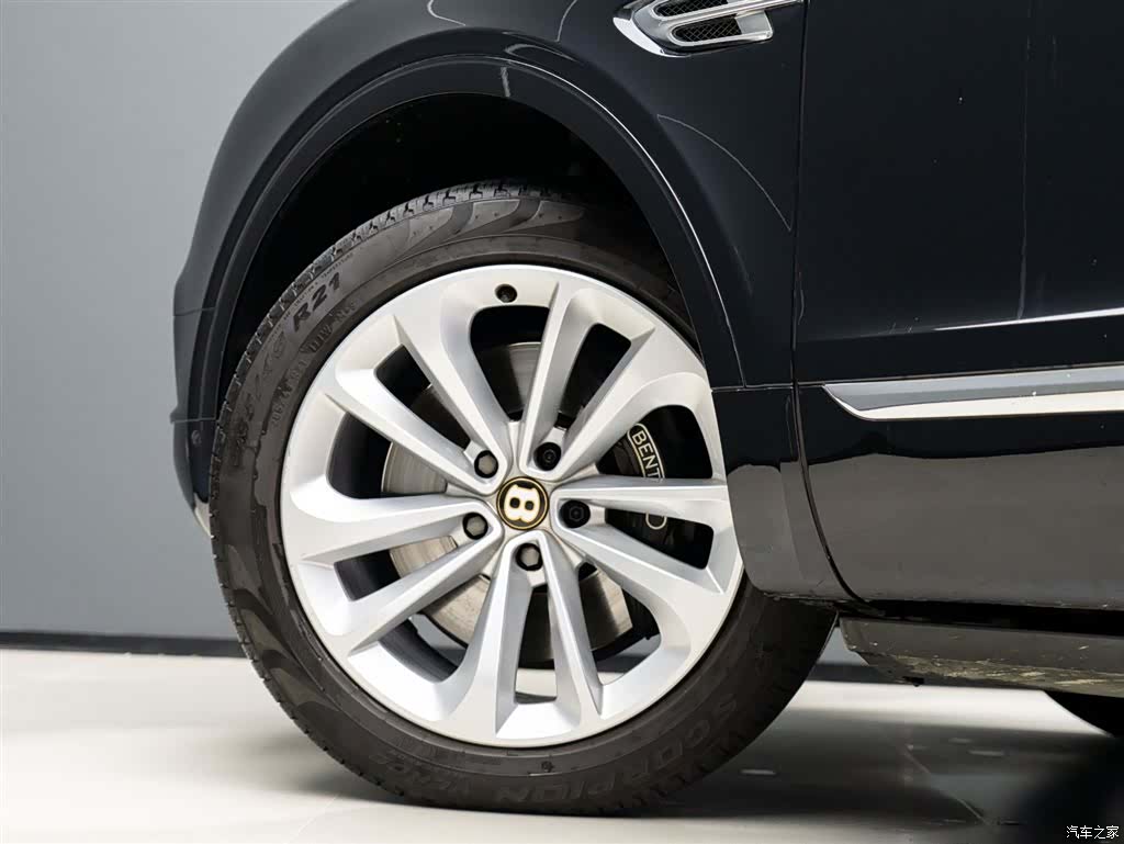 Bentley Bentayga, 2020 7