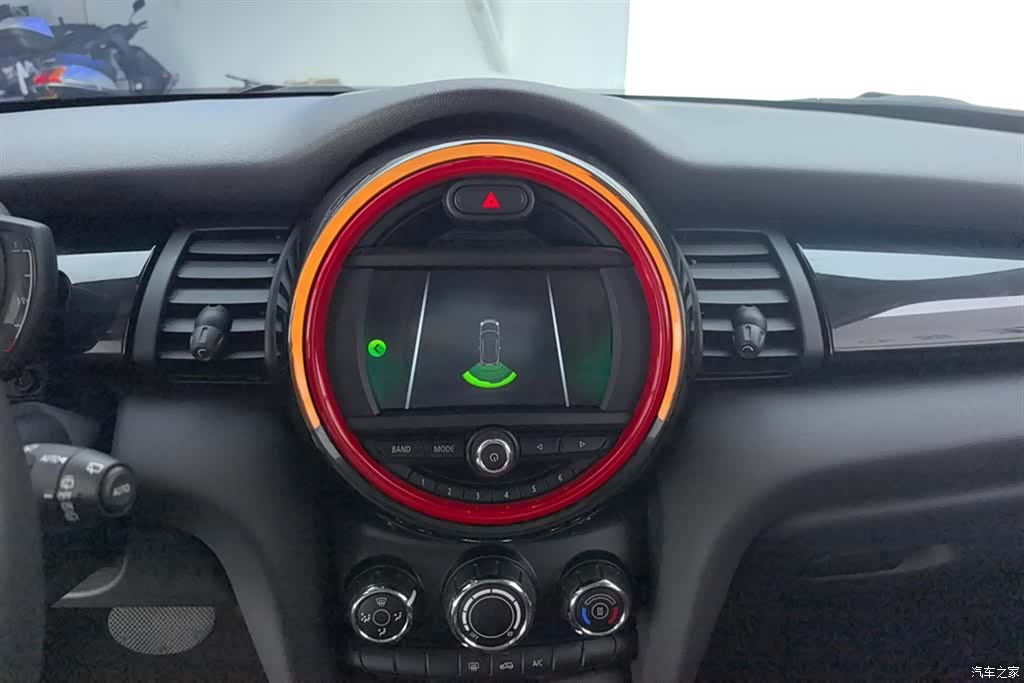 Mini ONE, 2019 13