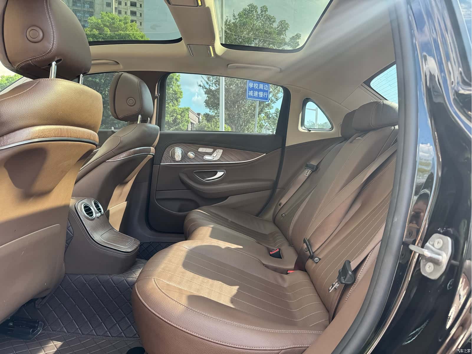 Mercedes-Benz E-Class, 2022 11