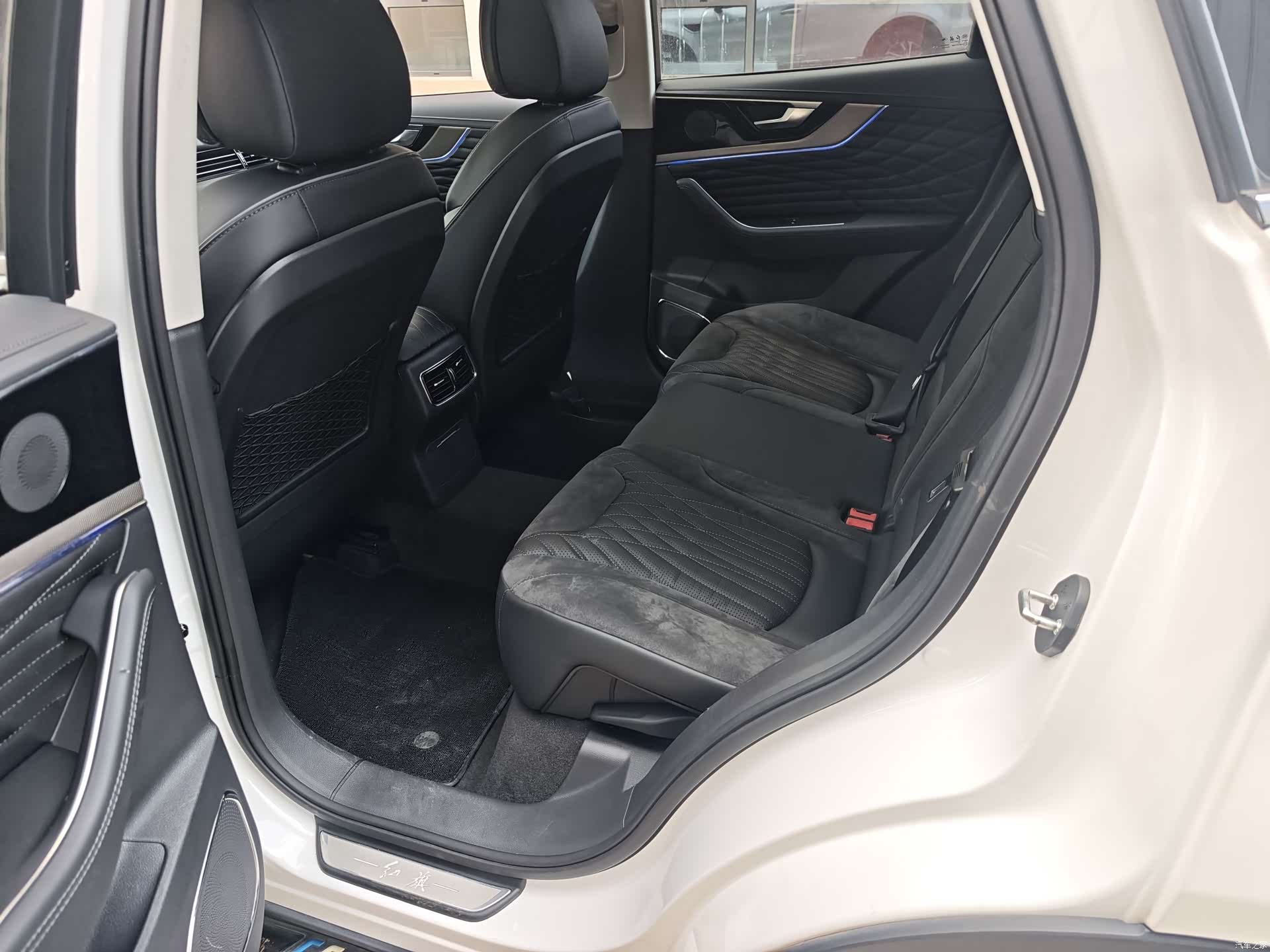 Hongqi HS5, 2023 10