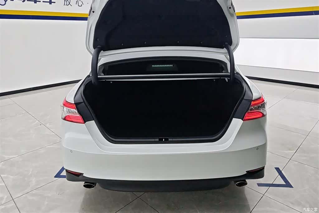 Toyota Camry, 2022 4