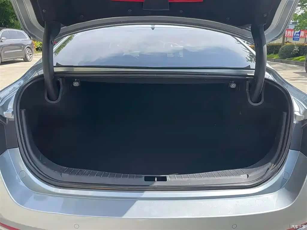 Hongqi H5, 2018 12
