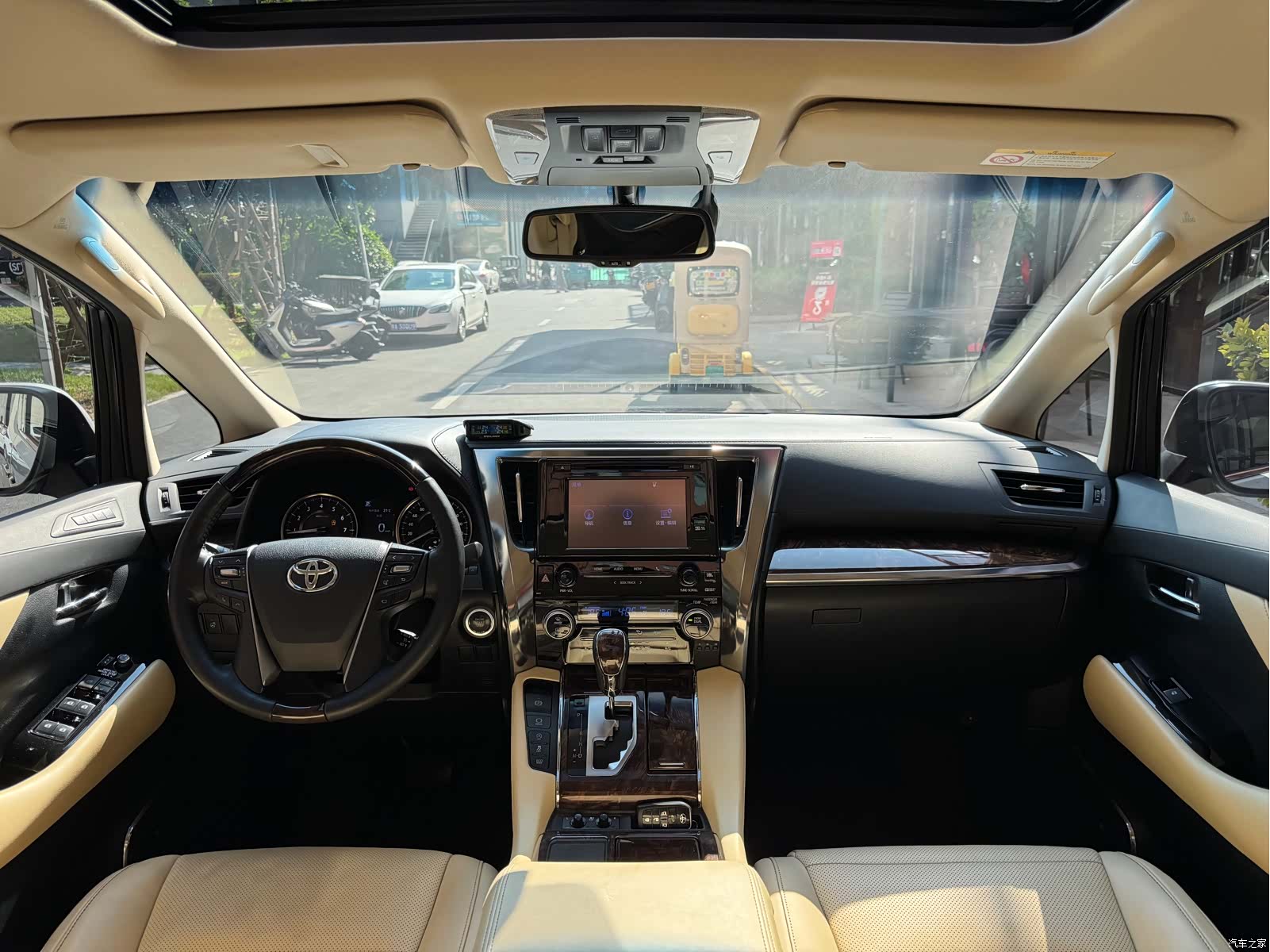Toyota Alphard, 2019 15