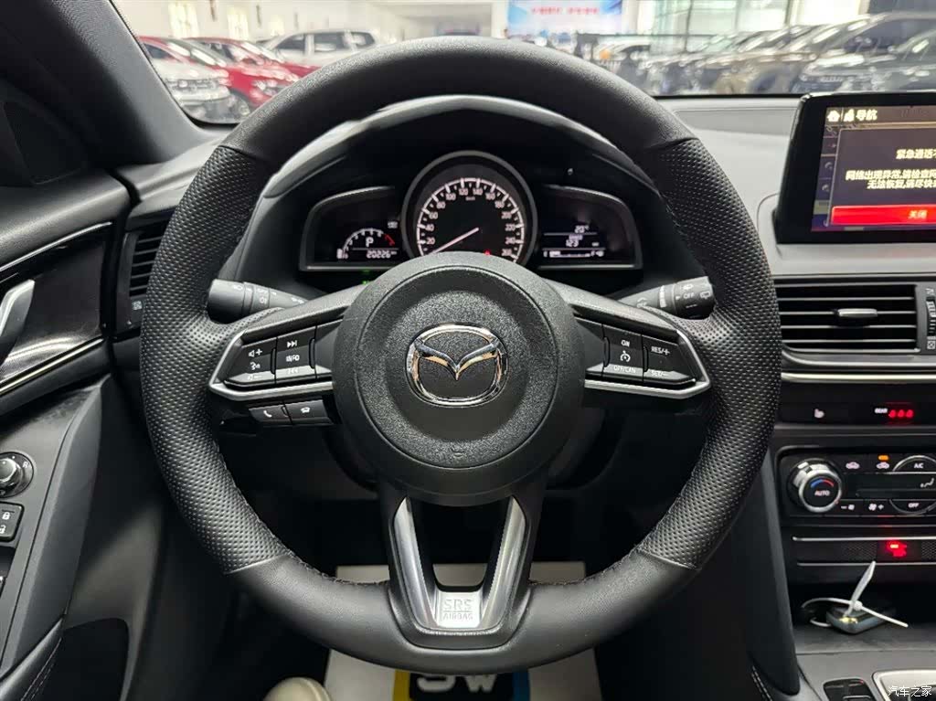 Mazda CX-4, 2023 11